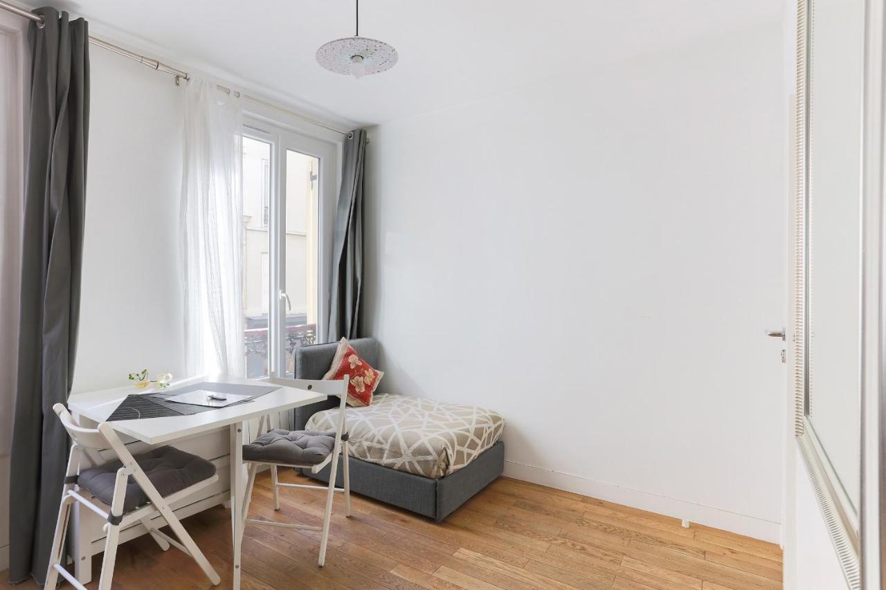 Eiffel Tower Royal Apartment Paris Bagian luar foto