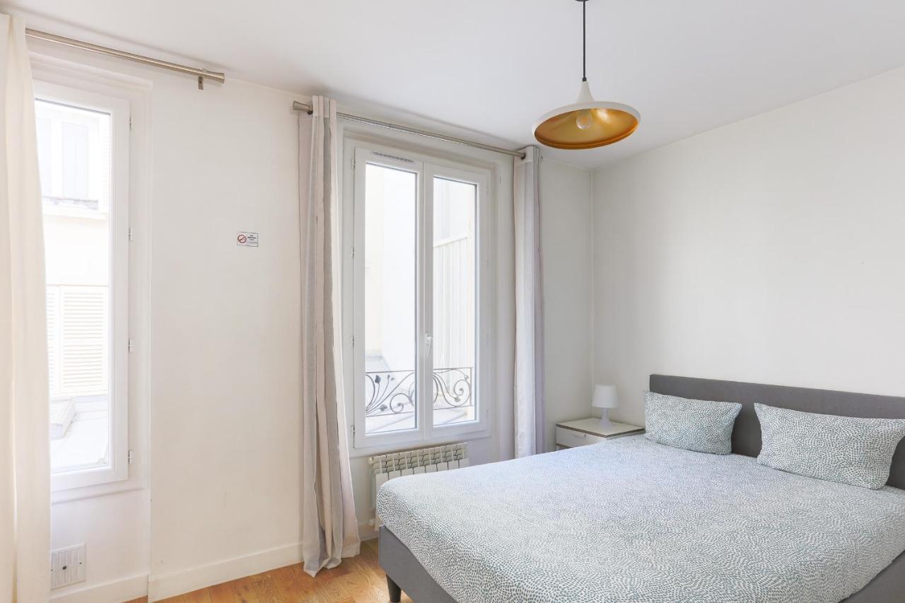 Eiffel Tower Royal Apartment Paris Bagian luar foto