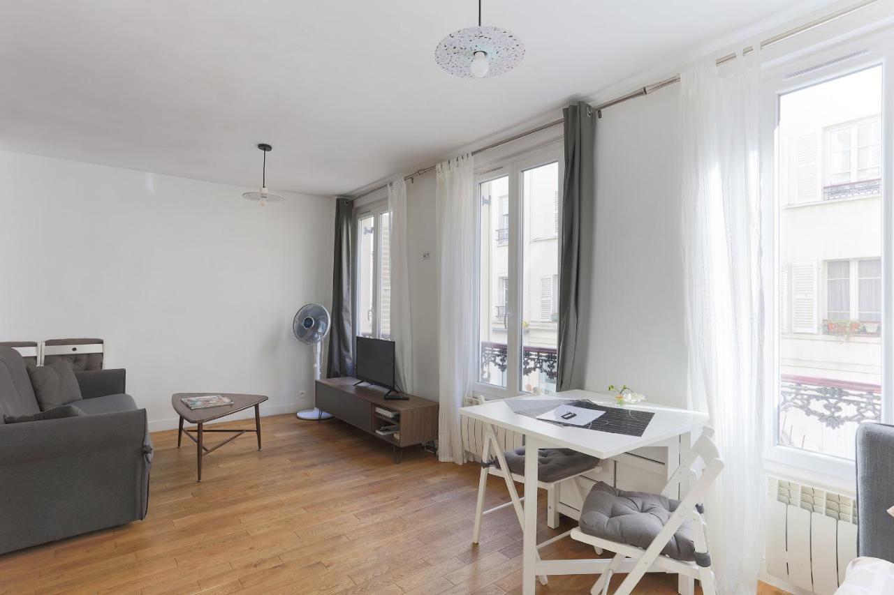 Eiffel Tower Royal Apartment Paris Bagian luar foto