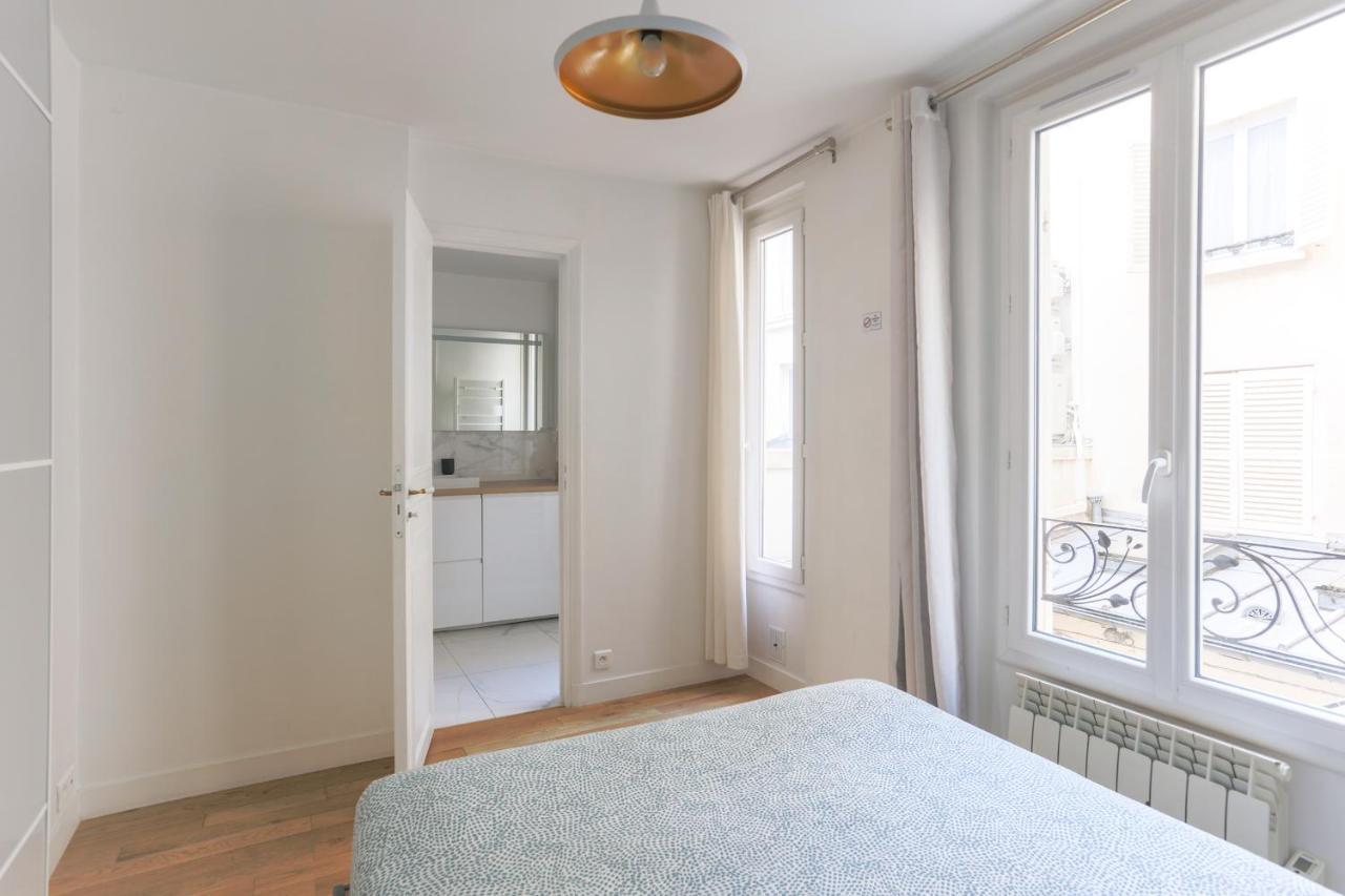 Eiffel Tower Royal Apartment Paris Bagian luar foto